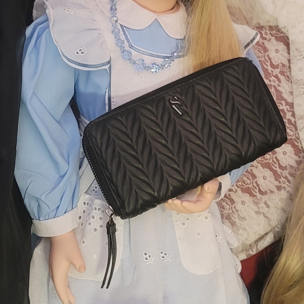 SV by Vera Black Quilted Wallet